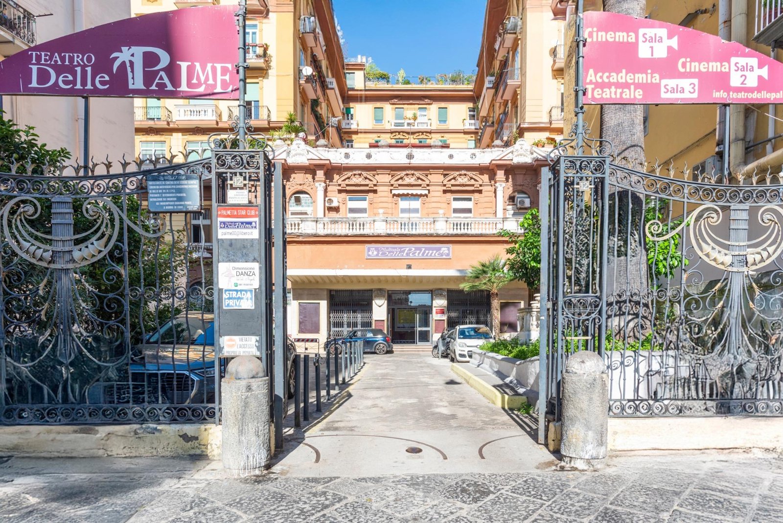 Ingresso di Le Stanze dei Mille a Vico Vetriera